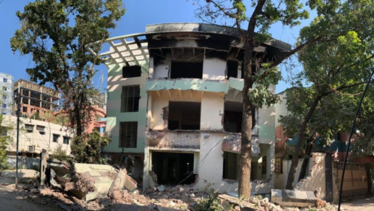 রাজশাহীতে ভেঙে ফেলা হলো সাবেক মেয়র লিটনের বাড়ি